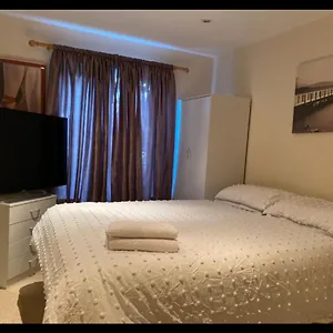 Double Bedroom With Pt/b Bed & Breakfast