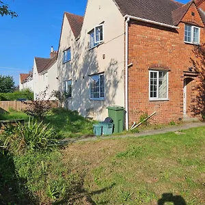 87 Tennyson Road Guest house