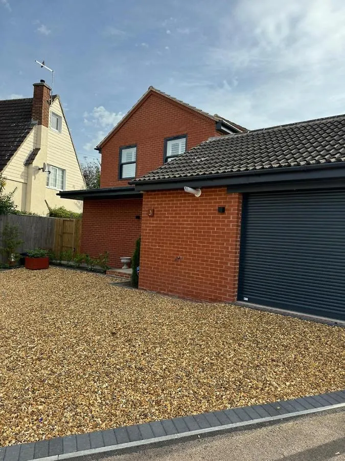 La Casa Rosa Cheltenham - Free Parking Close To Racecourse Guest house